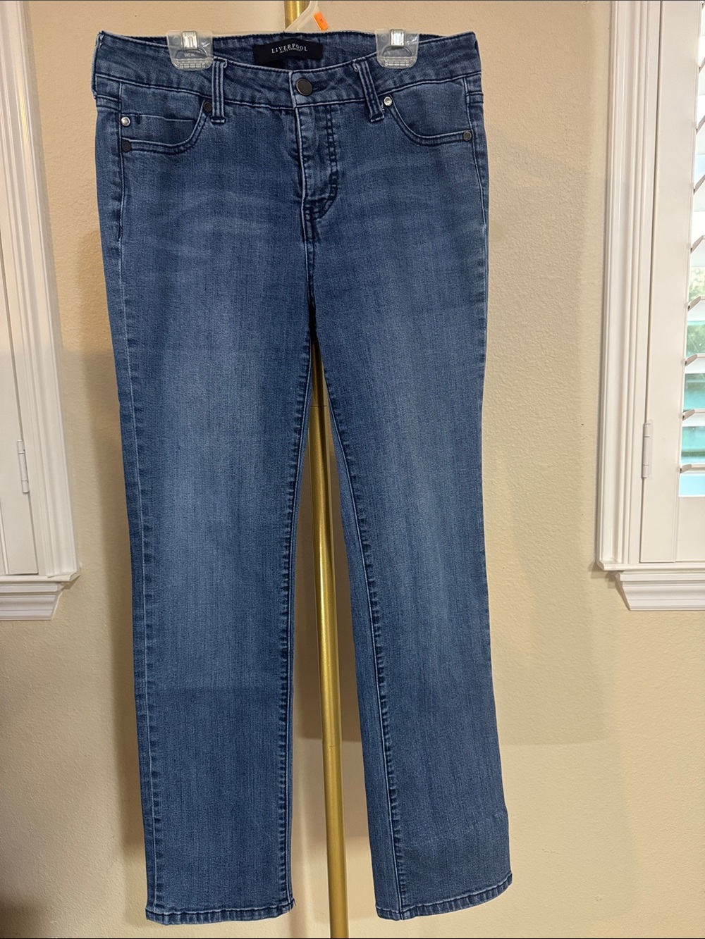 Liverpool Jeans Company Straight-Leg Jeans in Medium Blue